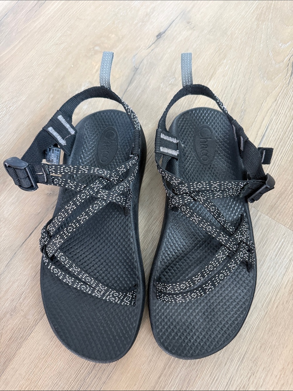 Chaco Women's Z/Cloud Sandals in Black with White Accent Webbing, EUC, Size 6